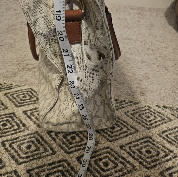 Michael Kors Handbag - Picture 12 of 12